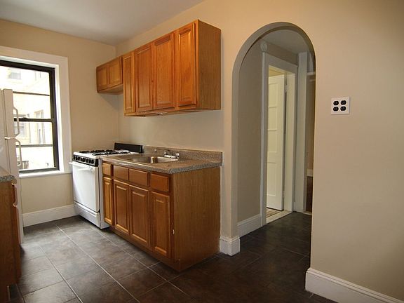 4th image of 2048 31st St APT A6