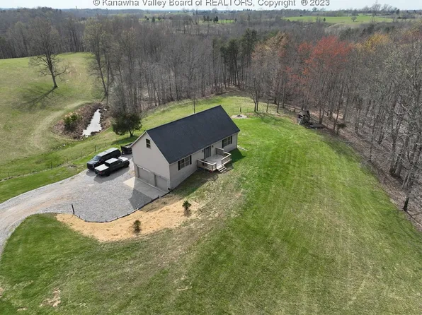 324 Robert Ln, Evans, WV 25241