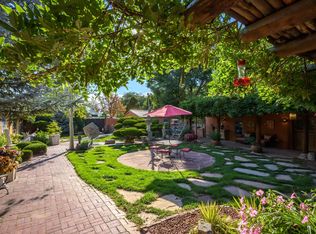 9 Plaza Vieja, Ranchos de Taos, NM 87557