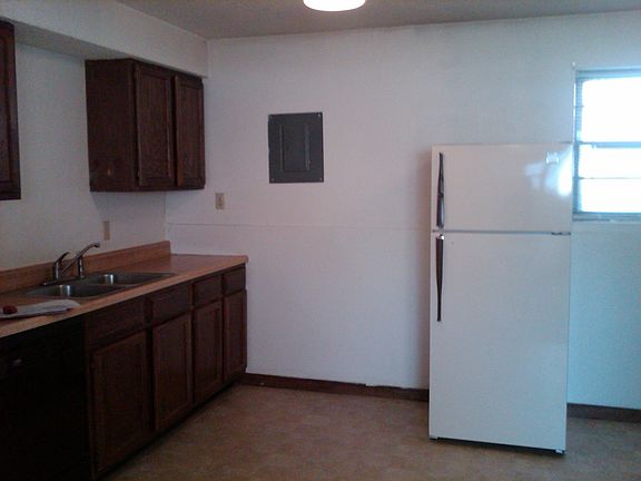 2nd image of 538 W 5th St APT E