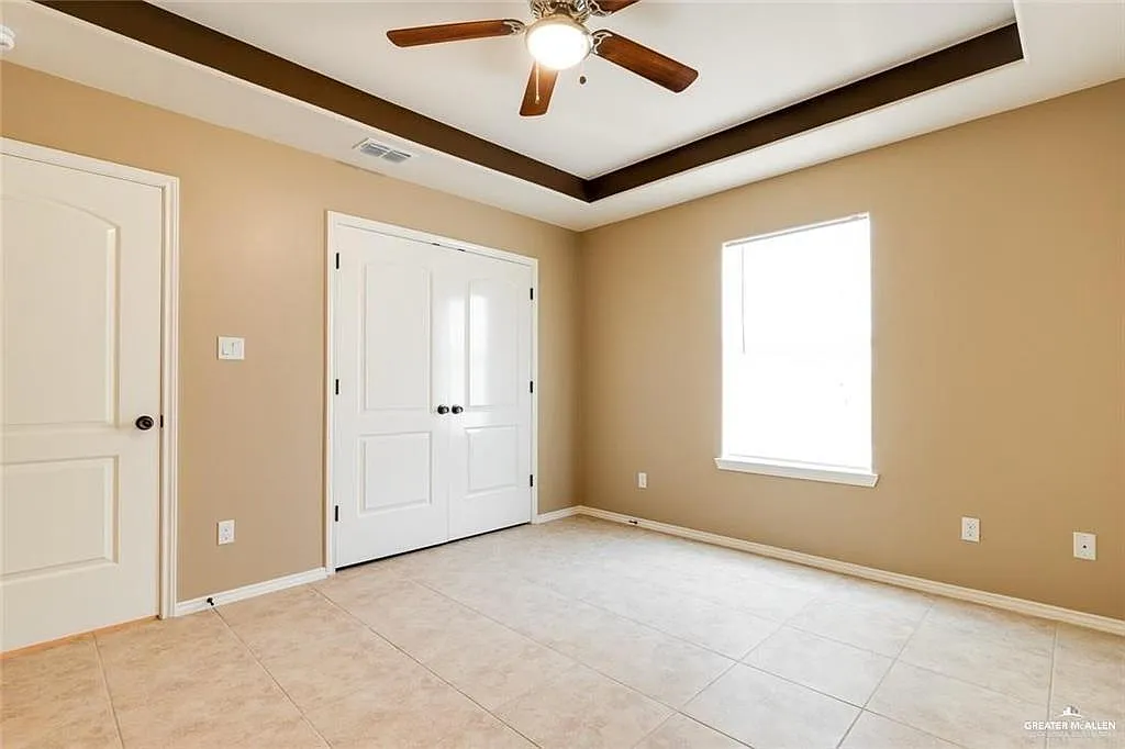 2 bed, 1.0 bath, 3808 sqft, $1,100 — Photo 4