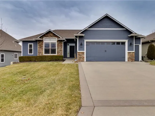 624 N Blazing Star Dr, Lawrence, KS 66049