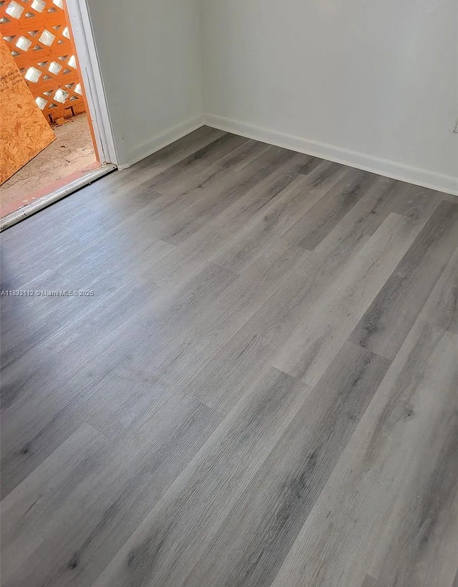 Coral Bay Manor — Photo 2