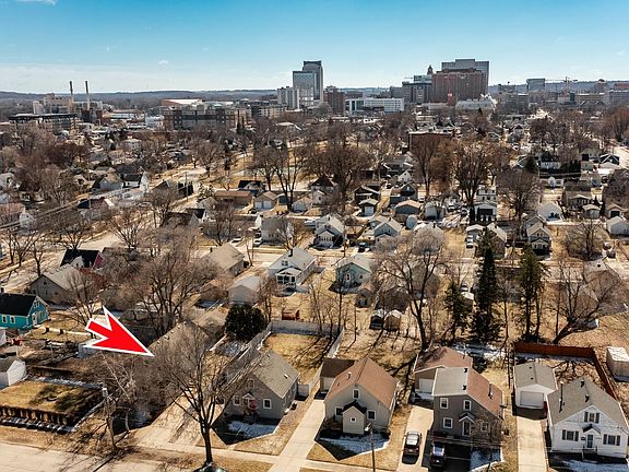 3rd image of 212 12th St NW