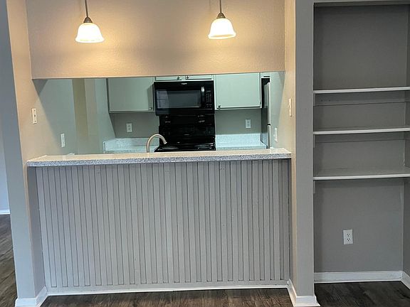 2nd image of 1570 Weyland Dr APT 802