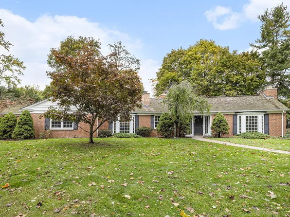 1734 Embury Rd, Kalamazoo, MI 49008