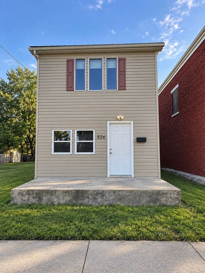 Newly Renovated 2 Bedroom, 1 Bath Fenced Backyard — Photo 1