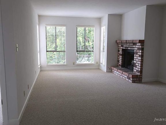 5th image of 2414 Pine St #201