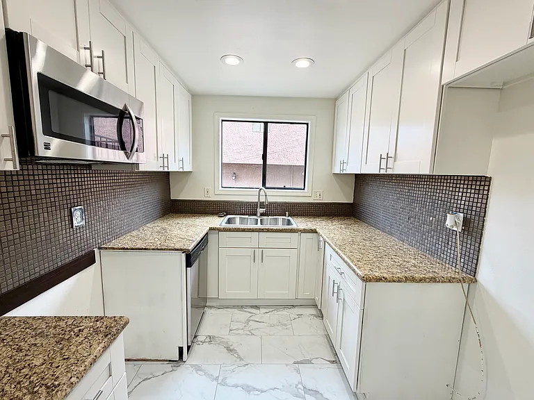 2525 E 19th St #10 — Photo 12