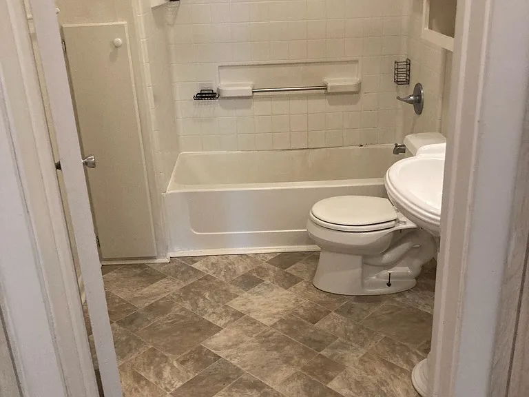 421 Rutherford St — Photo 17