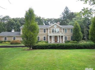 9 Shady Meadow Ln, Syosset, NY 11791