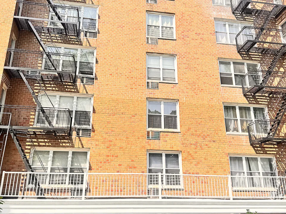 4430 Douglaston Pkwy #2J
