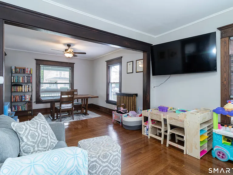271 Brown St — Photo 11