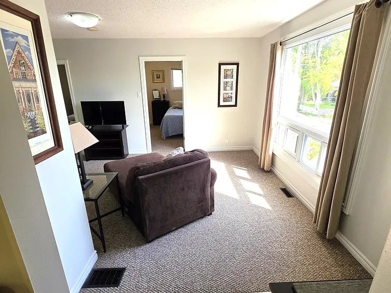 256 Edinburgh St — Photo 5