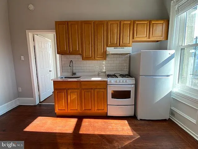 2105 N Howard St #2R — Photo 3