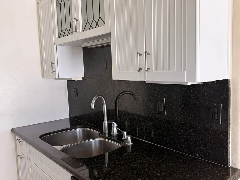853 Thomas Ave — Photo 3