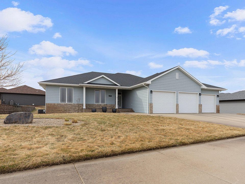 1st image of 2013 Ridgeway Pl