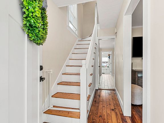 3rd image of 8 Minerva St