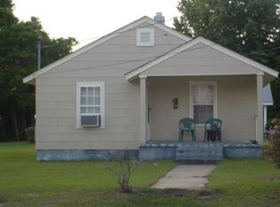 15 Lake Ave, Spring Lake, NC 28390