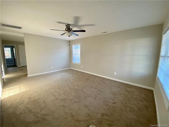3rd image of 827 Orr Dr