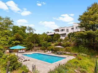 (Undisclosed Address), Southampton, NY 11968