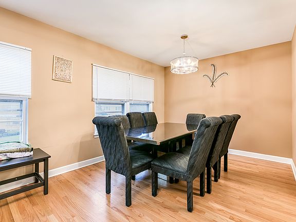 5th image of 4247 Oakton St