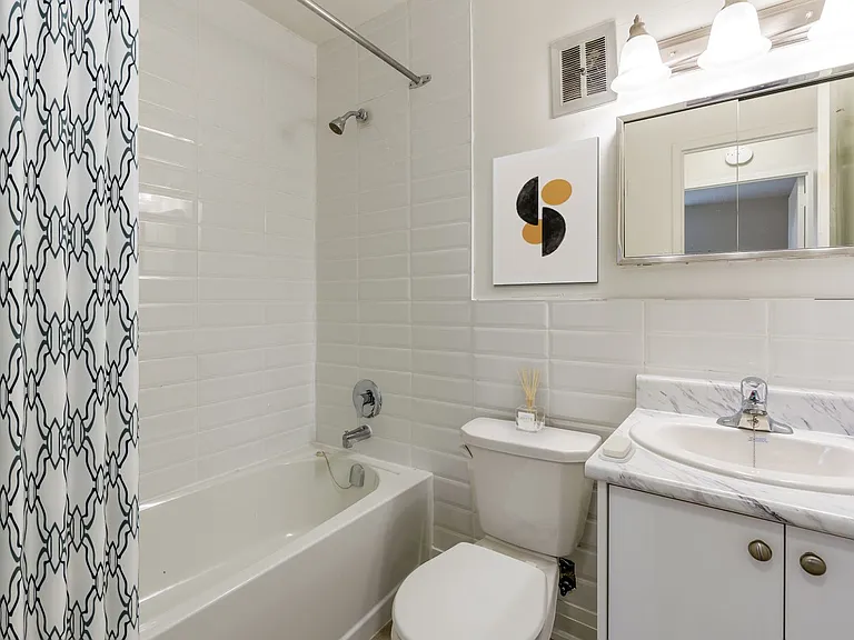 240 Southwood Dr — Photo 8