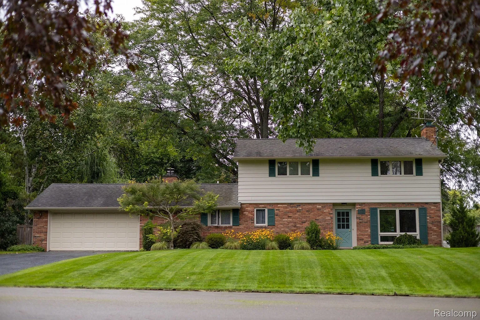 5031 Harriett Dr photo 1