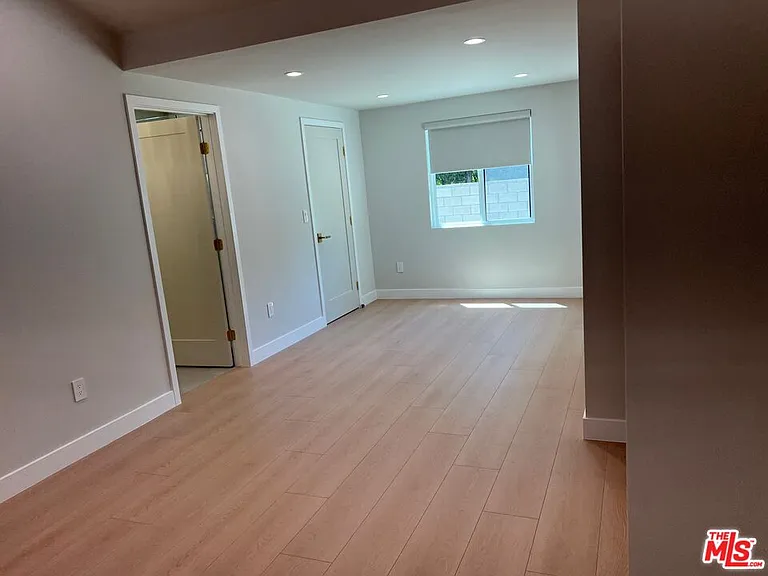13338 Magnolia Blvd — Photo 36
