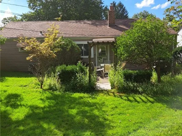 1379 Ranchland Dr, Mayfield Heights, OH 44124
