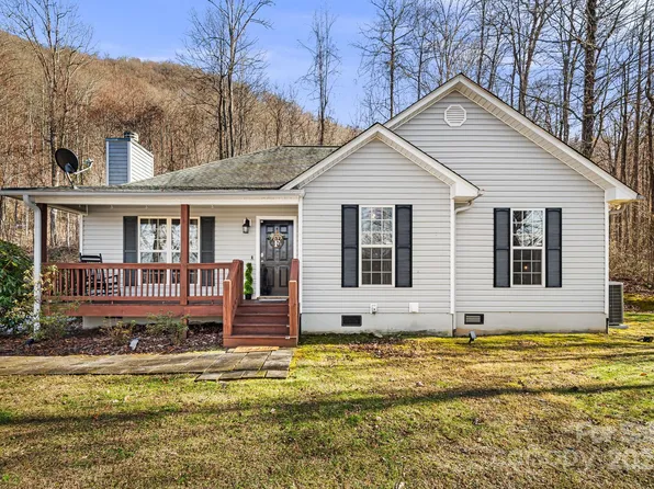 820 Safari Dr, Sylva, NC 28779