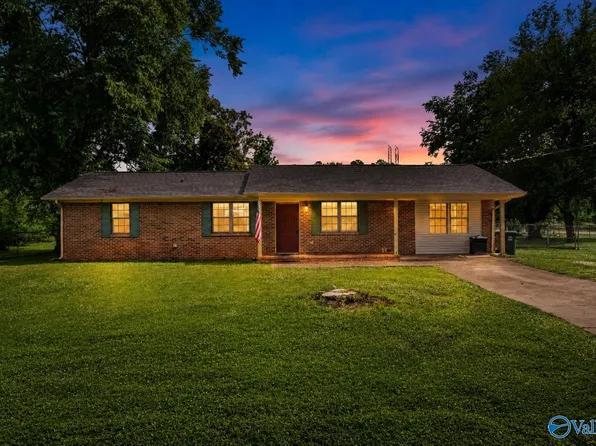 14 Canadian Dr, Scottsboro, AL 35769