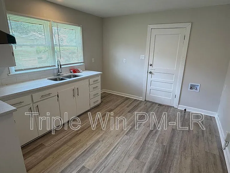 2205 S Martin St — Photo 16