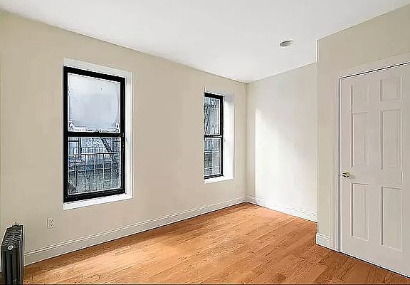 3rd image of 533 W 158th St #62