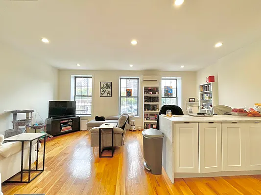 Rented by Doorway NYC, LLC | media 13