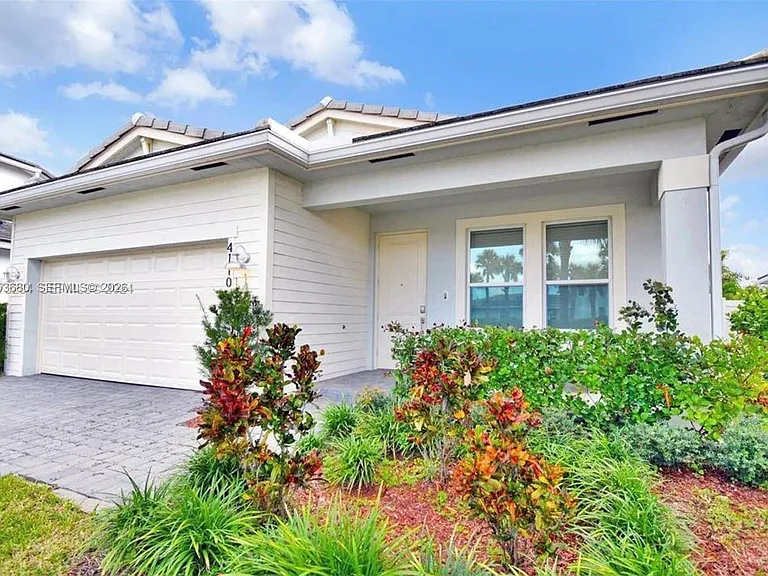 4110 Bonita Way — Photo 2