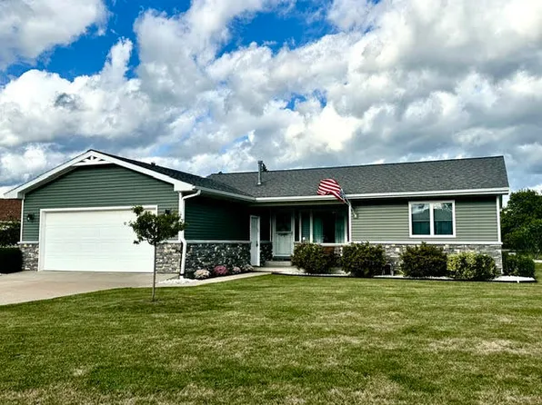 151 Riverside Dr, Cheboygan, MI 49721