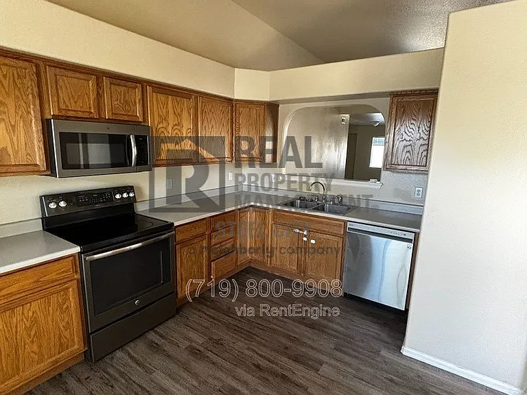 813 Ardath Ln — Photo 4