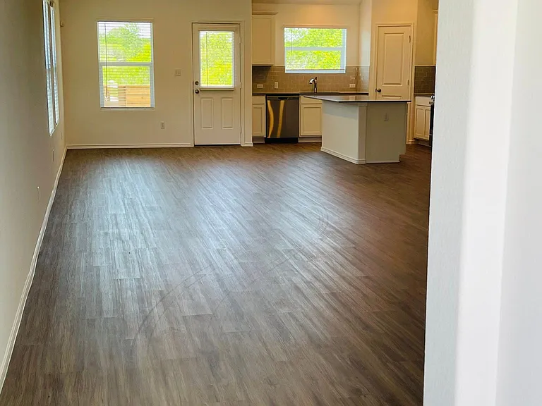 470 Jack Ryan St — Photo 5