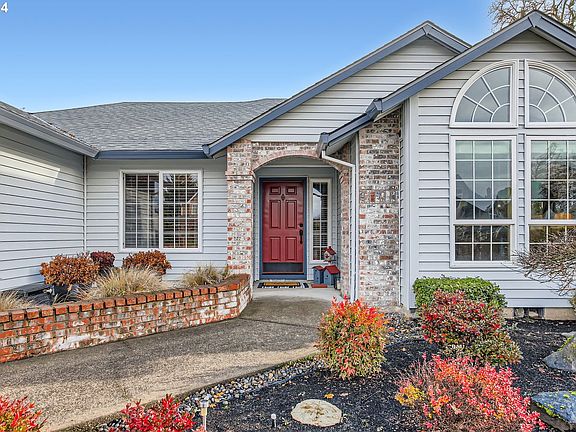 3rd image of 2590 NE Lorie Dr