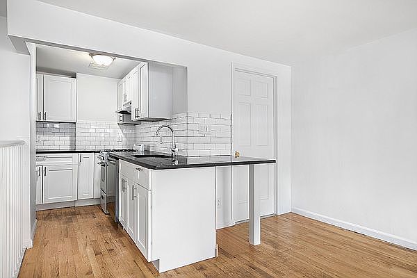 1st image of 306 W 30th St #Grf