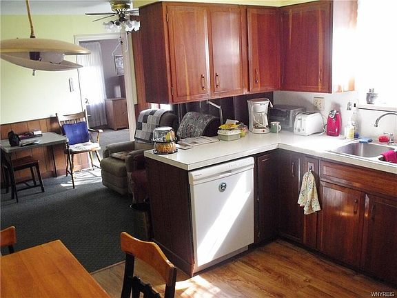 4th image of 204 Waverly Ave
