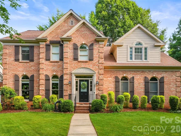 16002 Prestwoods Ln, Huntersville, NC 28078