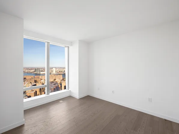 1 Manhattan Square 58G image 10 of 11