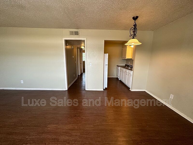 C Peartree Apartments 2404 N Reeves Ave Oklahoma City OK Zillow