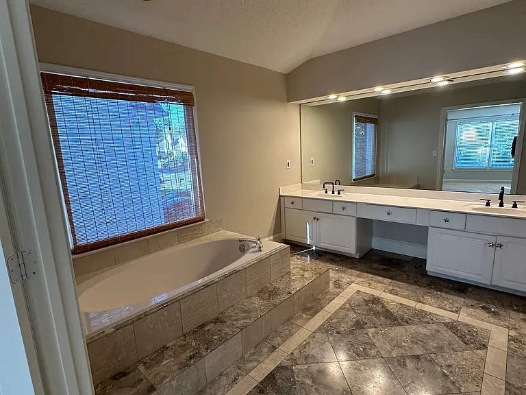 6415 Barwick Ln — Photo 10