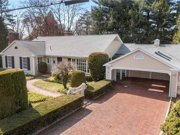 28 S Hill Dr, Cranston, RI 02920