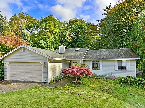 2nd image of 1063 NE Shadybrook Ct
