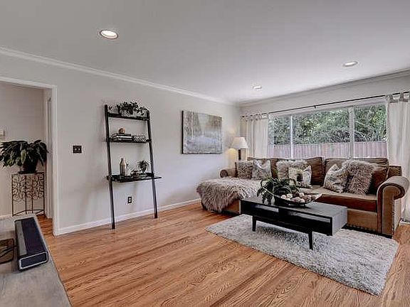 4th image of 193 Howes Dr