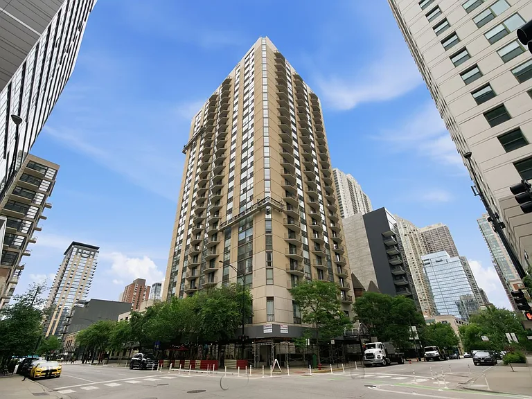 70 W Huron St #502 — Photo 14